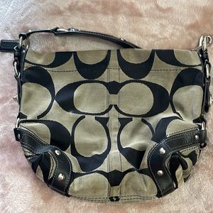 Coach hand bag. Used condition. Needs cleaned.